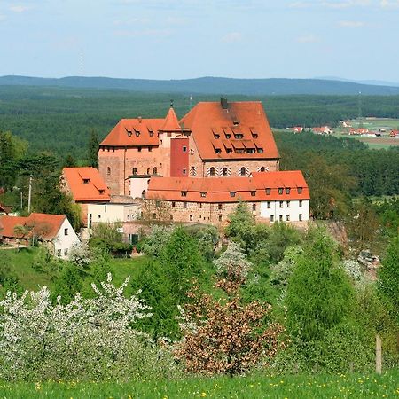 Cvjm Jugendherberge Burg Wernfels Шпалт Екстериор снимка